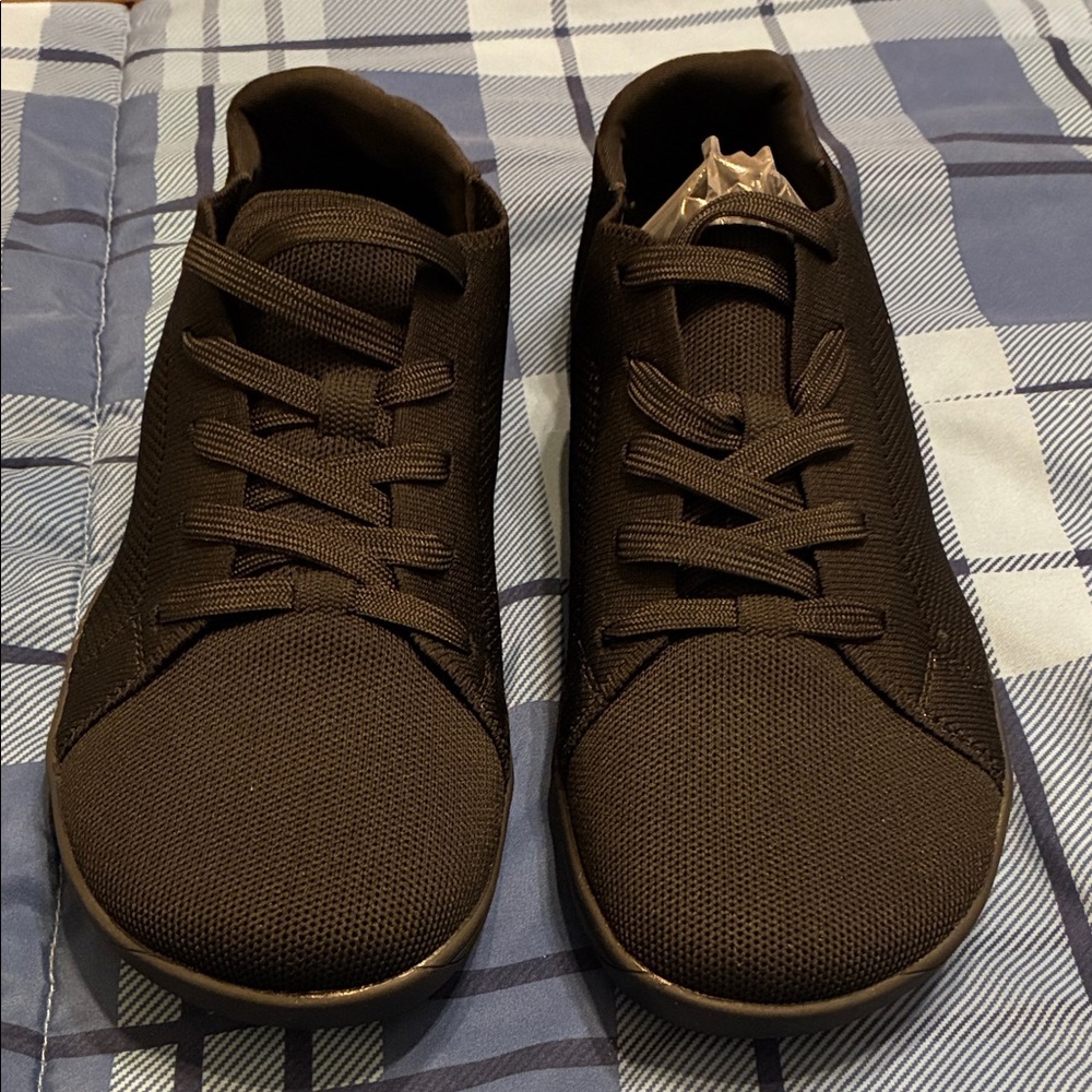 NEW Stylish Black Men's Sneakers  size 10